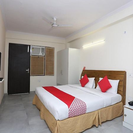 Oyo 28670 Hotel Dev Palace Gurgaon Exterior photo