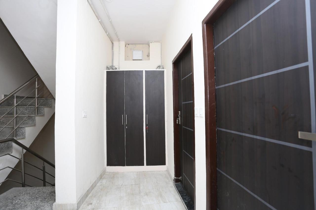 Oyo 28670 Hotel Dev Palace Gurgaon Exterior photo