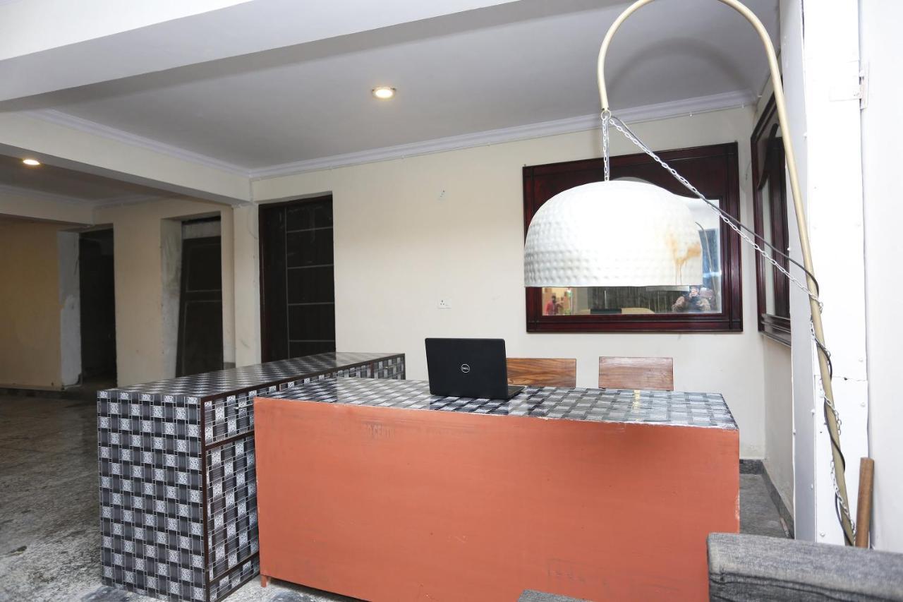 Oyo 28670 Hotel Dev Palace Gurgaon Exterior photo