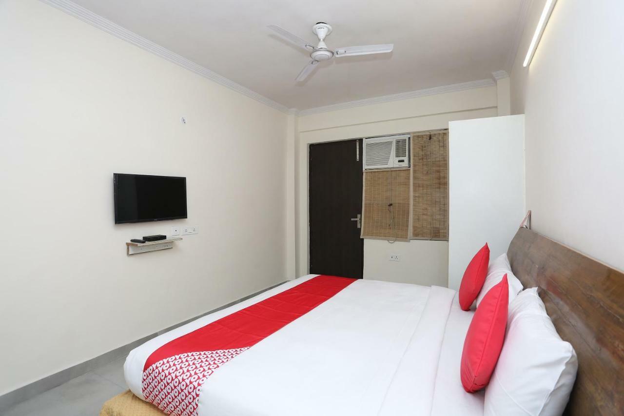 Oyo 28670 Hotel Dev Palace Gurgaon Exterior photo