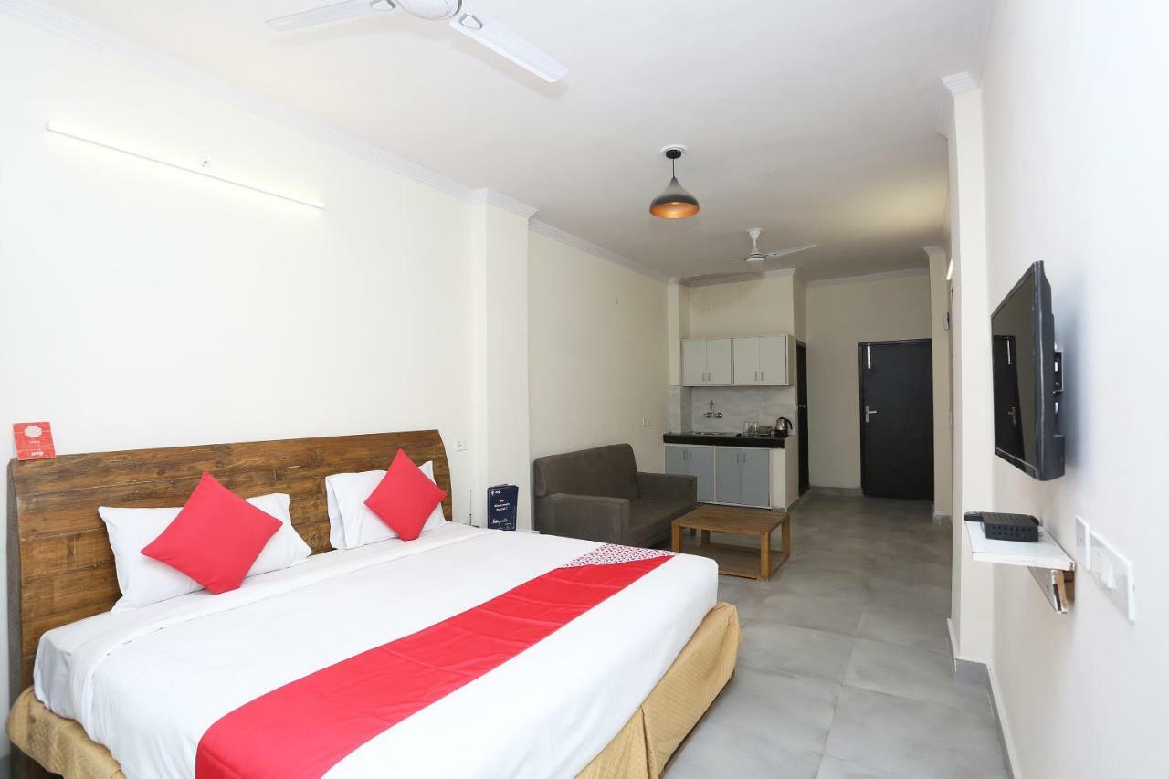 Oyo 28670 Hotel Dev Palace Gurgaon Exterior photo